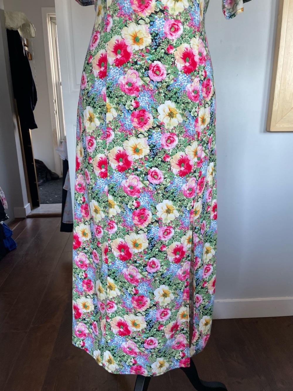 NWT Vero Moda Summer Floral Midi Dress With Slit and Flutter Sleeves. Medium. - Picture 5 of 11